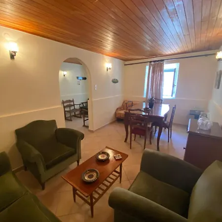 Tsakos Maisonette *